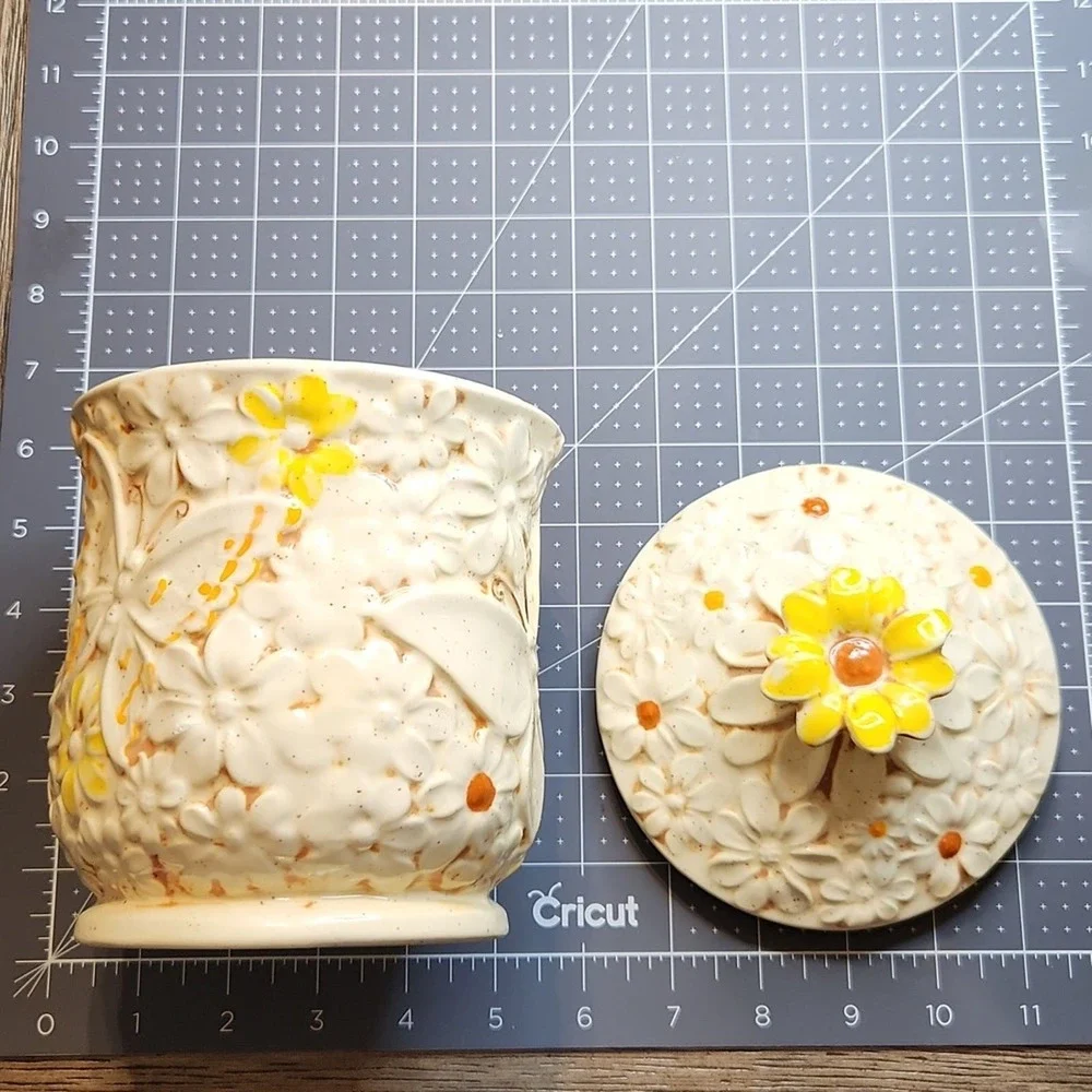 Vintage Cookie Jar Canister Flowers Daisy Butterfly Cream Orange Yellow Brown - Picture 12 of 12